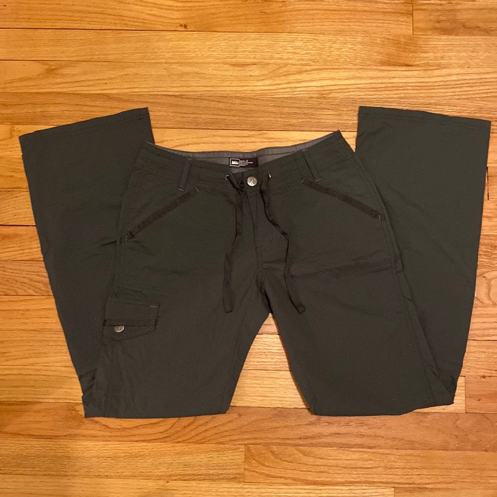 REI Women’s Cargo Drawstring Pants. NWOT. Gray. Size 2.